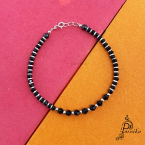 Nazariya bracelet in pure silver with black beads
