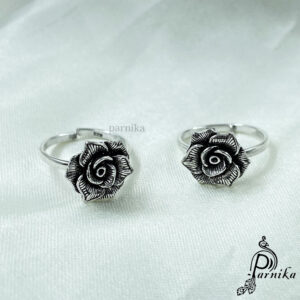 Antique pure silver oxidized flower toe ring