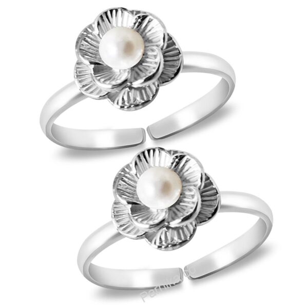 Pearl toe ring in floral pattern pure silver
