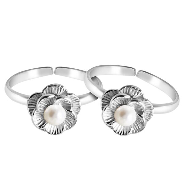 Pearl toe ring in floral pattern pure silver