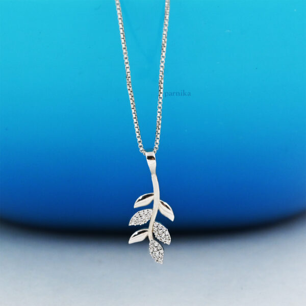 Leaf Pendant Necklace