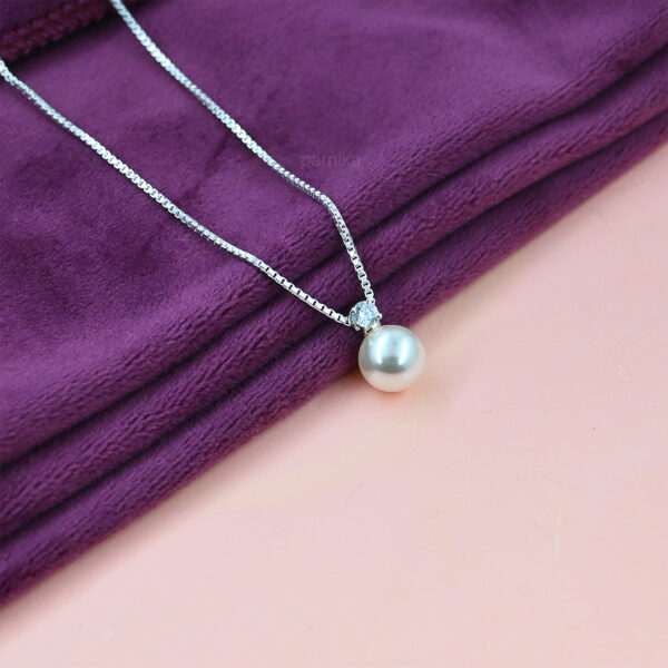 Pearl Pendant with Chain